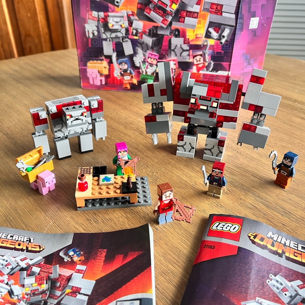 Lego Minecraft Dungeons The Redstone Battle 21163 Retired Set